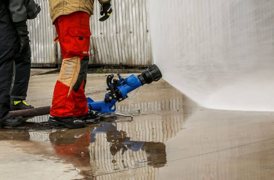 Firefighting_portable_monitor-PARTNER_2_oscillating_protection_jet